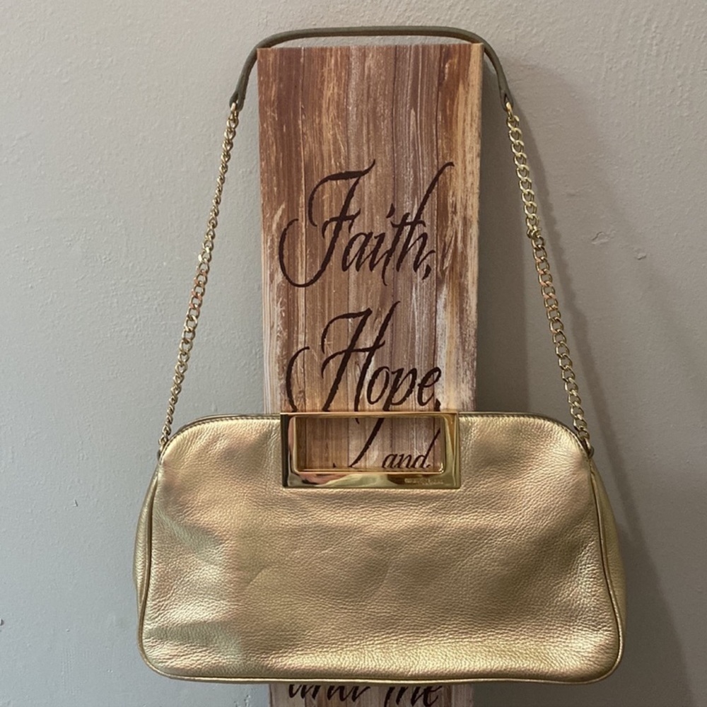 GUC Michael Kors gold metallic clutch, leather. - Picture 2 of 9